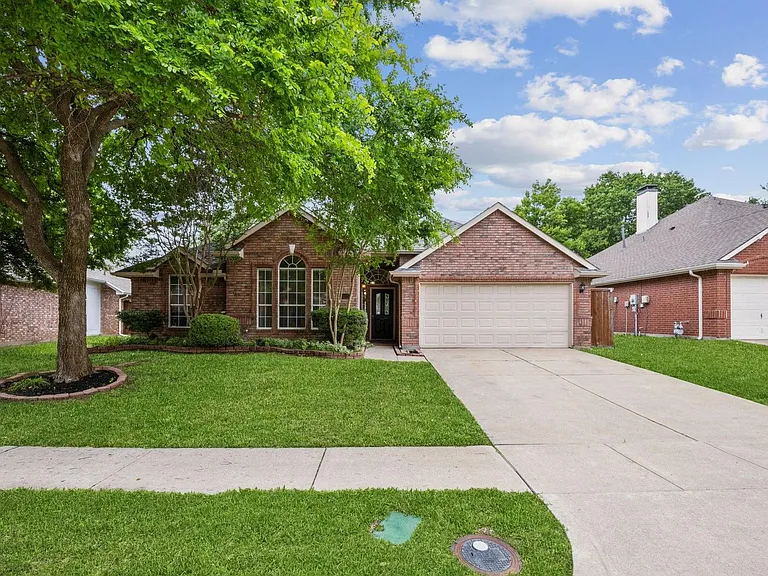 5605 Belle Chasse Ln — Photo 1