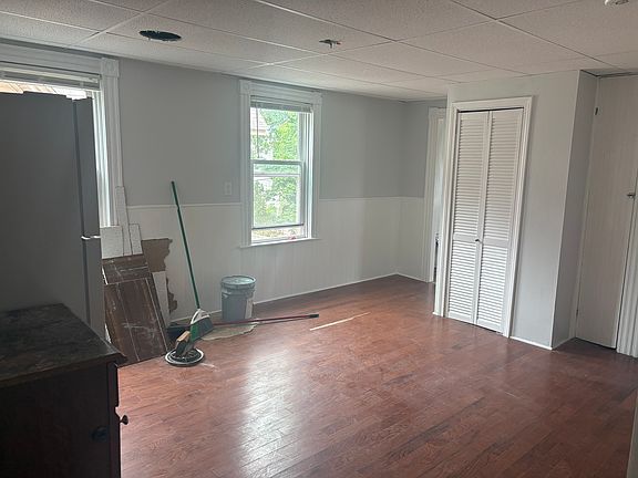 4th image of 27 Horton St #2