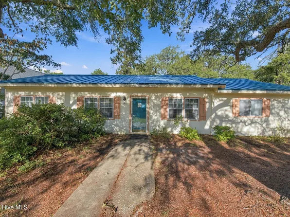 143 NW 7th Street, Oak Island, NC 28465