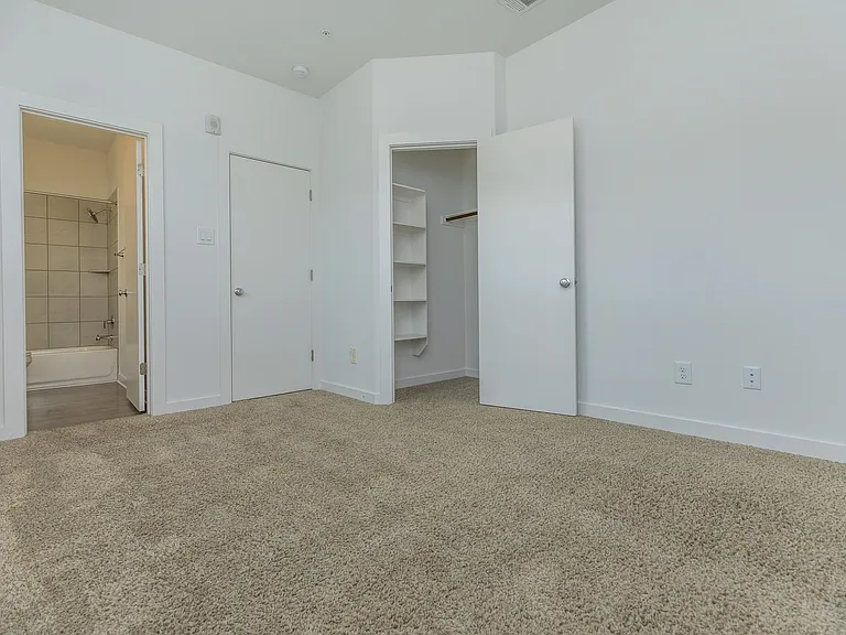 433 Ll — Photo 12
