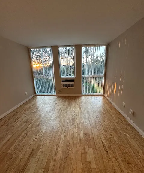 Park East Apartments — Photo 22