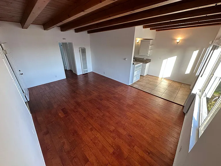 700 Robinson St #6 — Photo 1