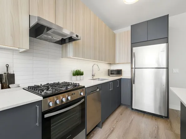 641 N Ogden Ave, Chicago, IL