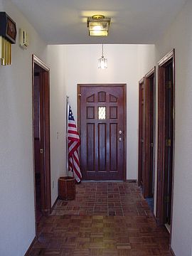 BRICK/WOOD VAULTED ENTRY