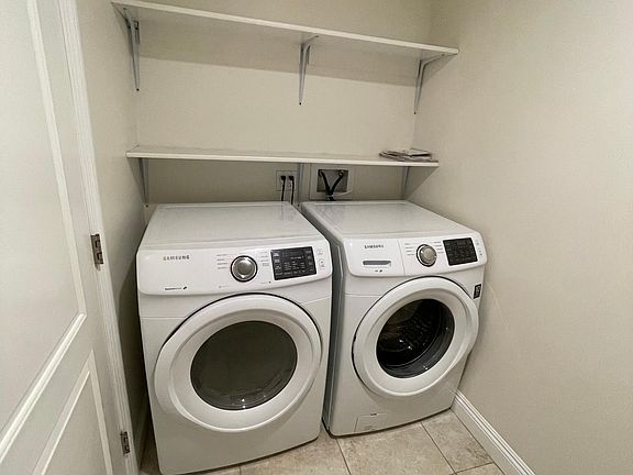 5th image of 10830 Kling St Unit 301
