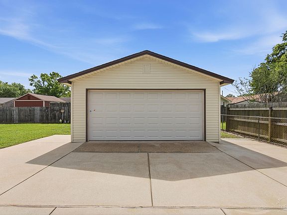 5th image of 5742 Graymont Ln