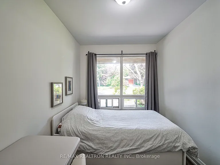 50 Axsmith Cres — Photo 21