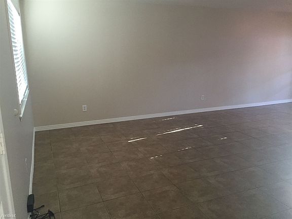 5th image of 1418 N Gardenia Ave