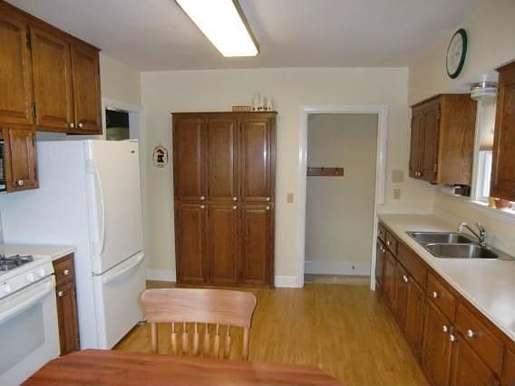 4th image of 4425 S Quincy Ave