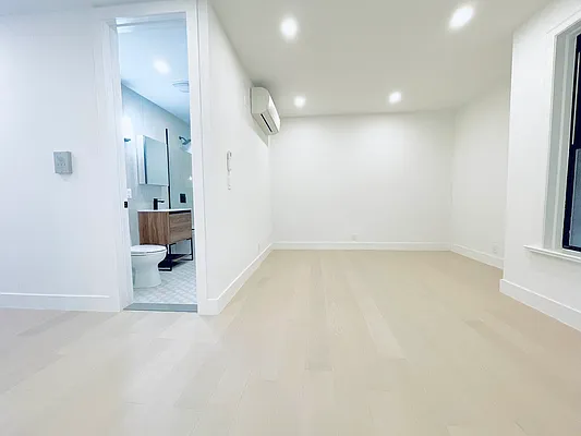 Rented by REAL New York | media 6