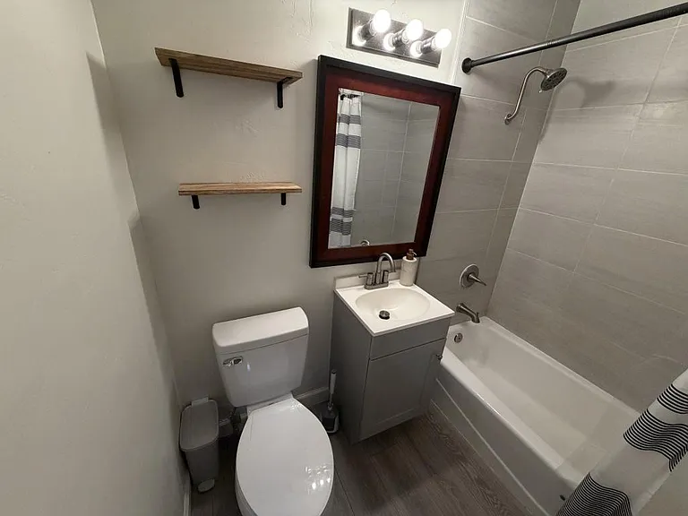 2943 Talbot St — Photo 12
