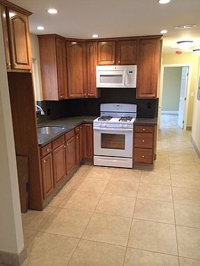 4th image of 620 Wilson Ave