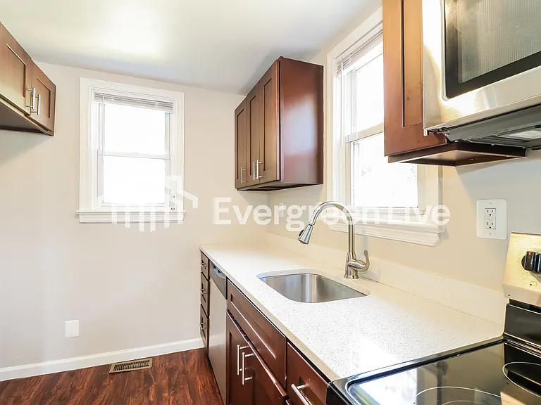 10024 Dolfield Rd — Photo 6