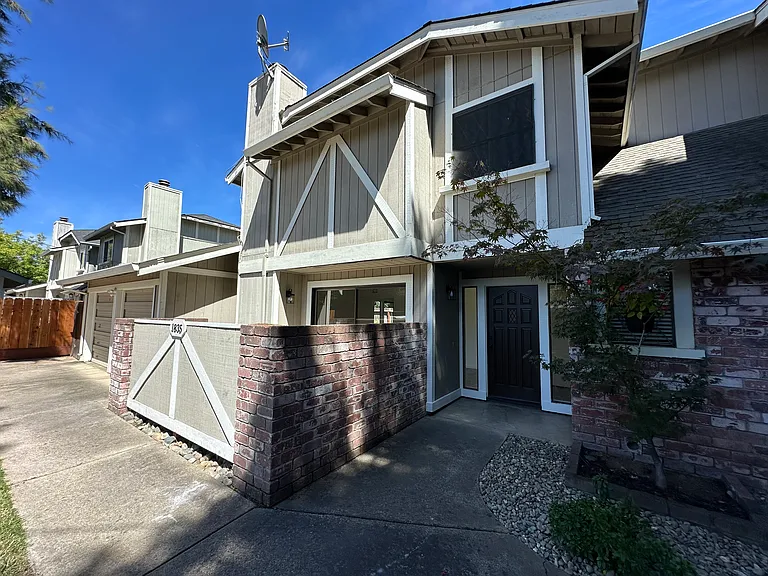 1835 Westminster Ct #1 — Photo 2