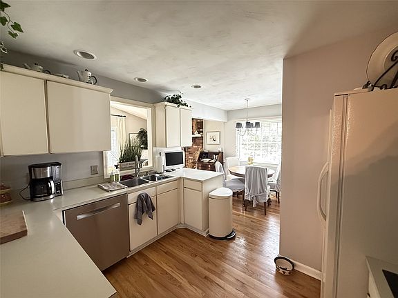 4th image of 9 Sunset Ct