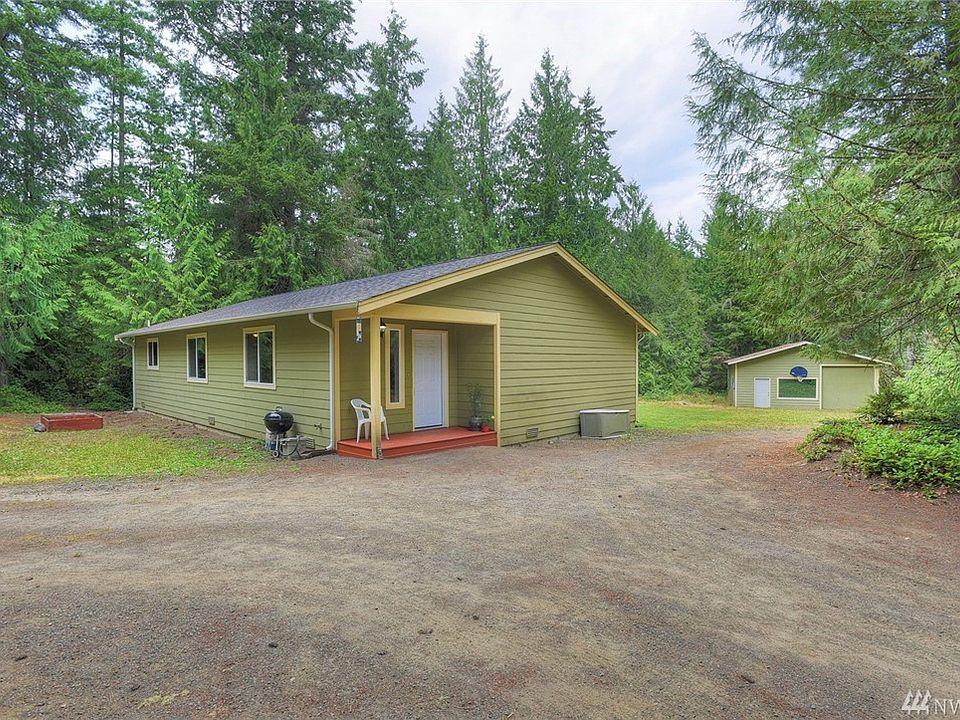 Quiet rambler on over an acre in the Central Kitsap school district