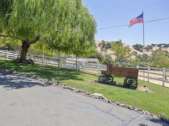 2nd image of 4696 Green Valley Ln