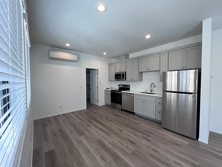 1542 Grand Ave #1542 — Photo 4