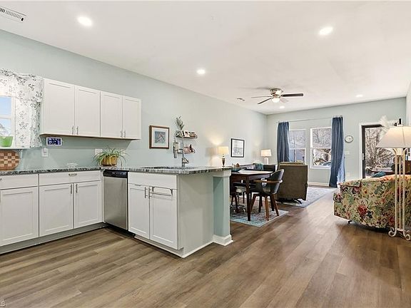 5th image of 719 Meadowgreen Village Dr