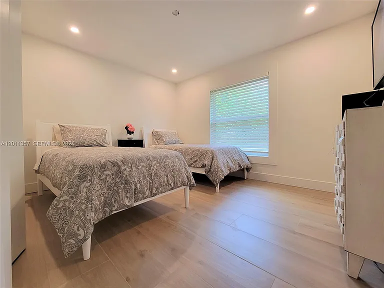735 Tradewind Dr — Photo 36