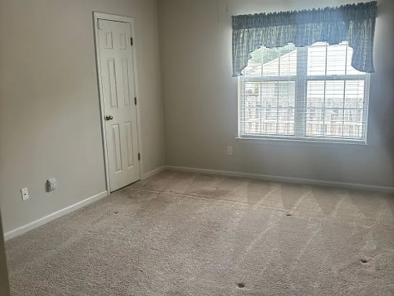1014 Grasmere Dr — Photo 8
