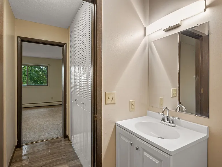 Eastgate Apartments — Photo 37