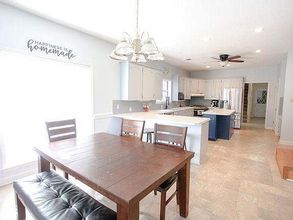 5th image of 700 Cedarwood Dr