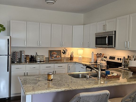 Fully equipped kitchen: Refrigerator, oven, electric range, microwave, coffee maker, tea kettle, toaster, all pots, pans and serving ware