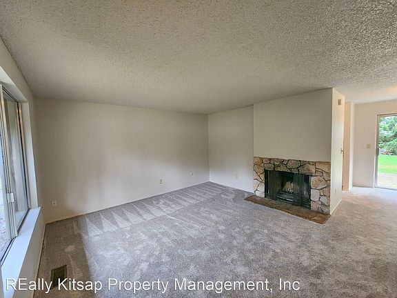 3rd image of 4404 SE Basswood Ln
