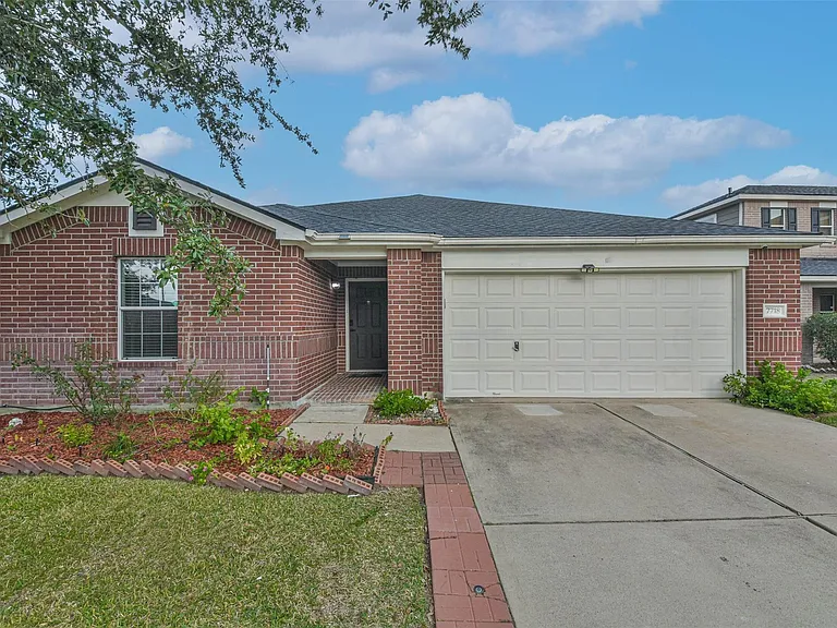 7718 Shavano Ln — Photo 1
