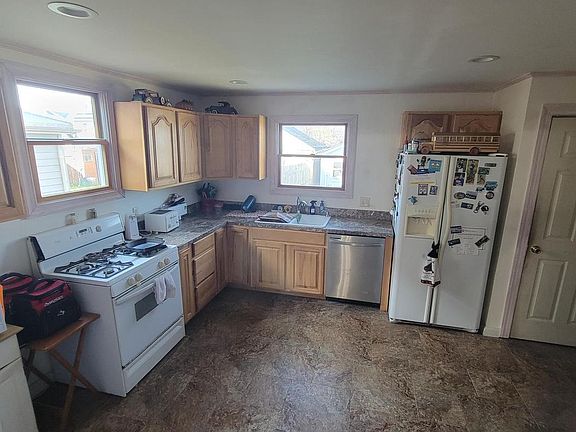 5th image of 1747 Temple Ave