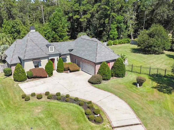 19307 Country Club Ln, Hammond, LA 70401