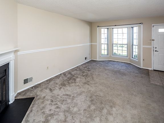 Living room w/ fireplace