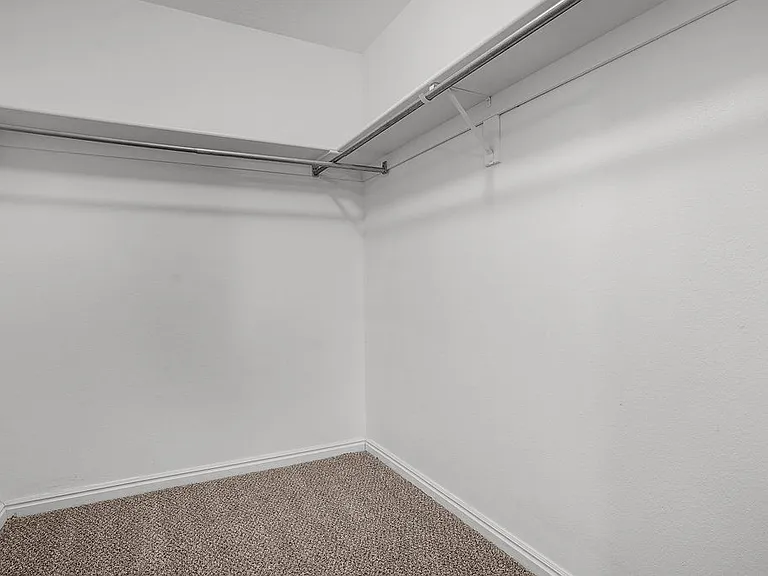 Lakeview Apartments — Photo 12