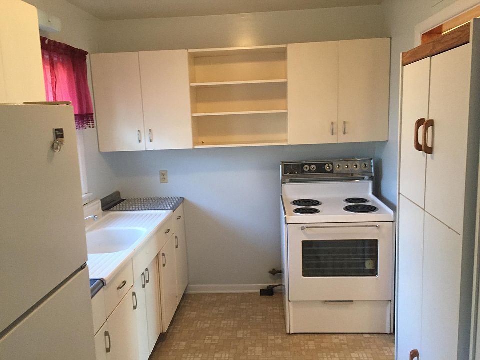 2nd image of 833 E Minneapolis Ave