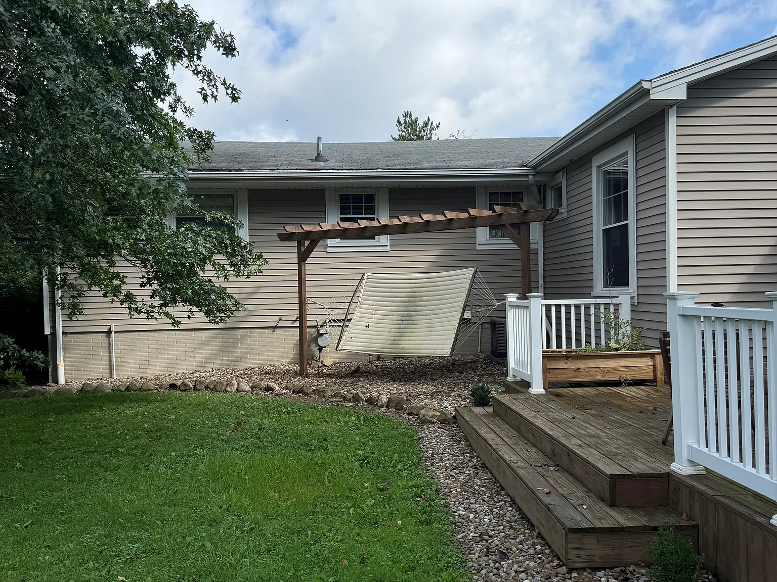 3 bed, 1.5 bath, 1484 sqft, $1,600 — Photo 2