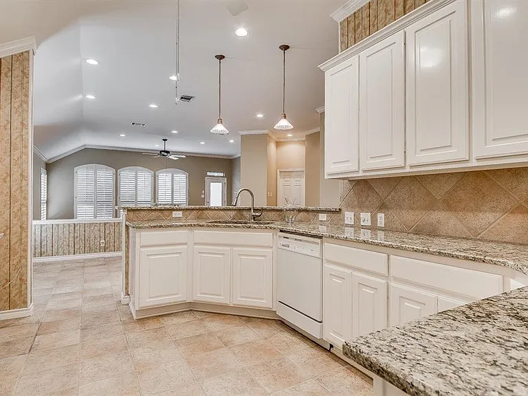 11700 Lemens Spice Cv — Photo 18