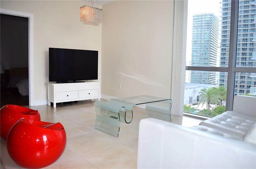 2 bed, 2.5 bath, 1368 sqft, $3,900 — Photo 3