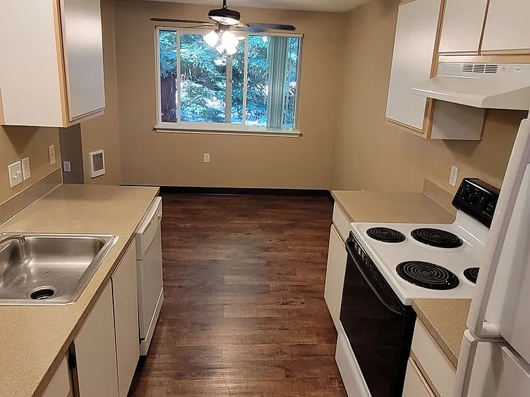South Vista Apartments — Photo 10