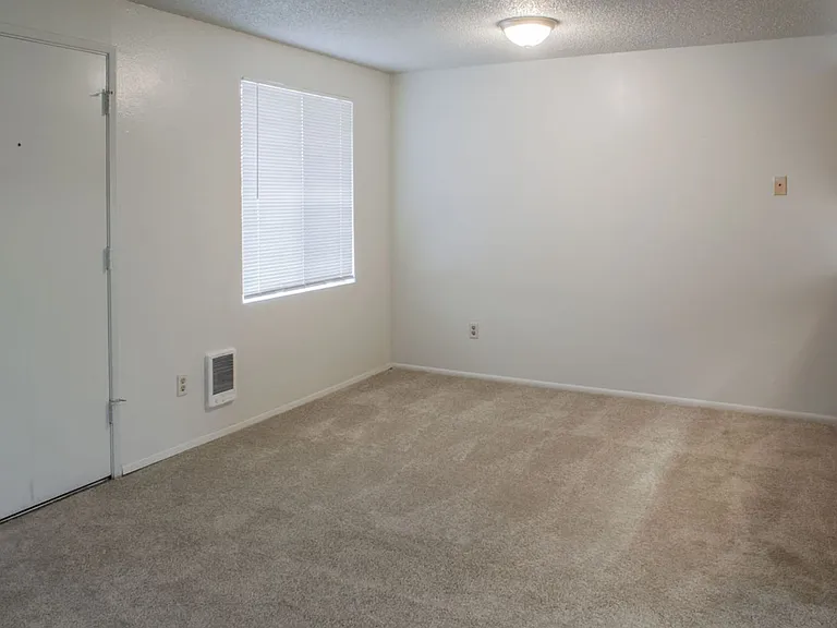 1526 7th St (Columbia Apts) — Photo 4