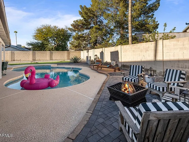 4526 E Paradise Ln — Photo 37