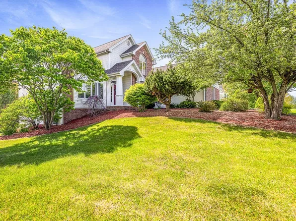 12400 Whispering Winds Dr, Roscoe, IL 61073