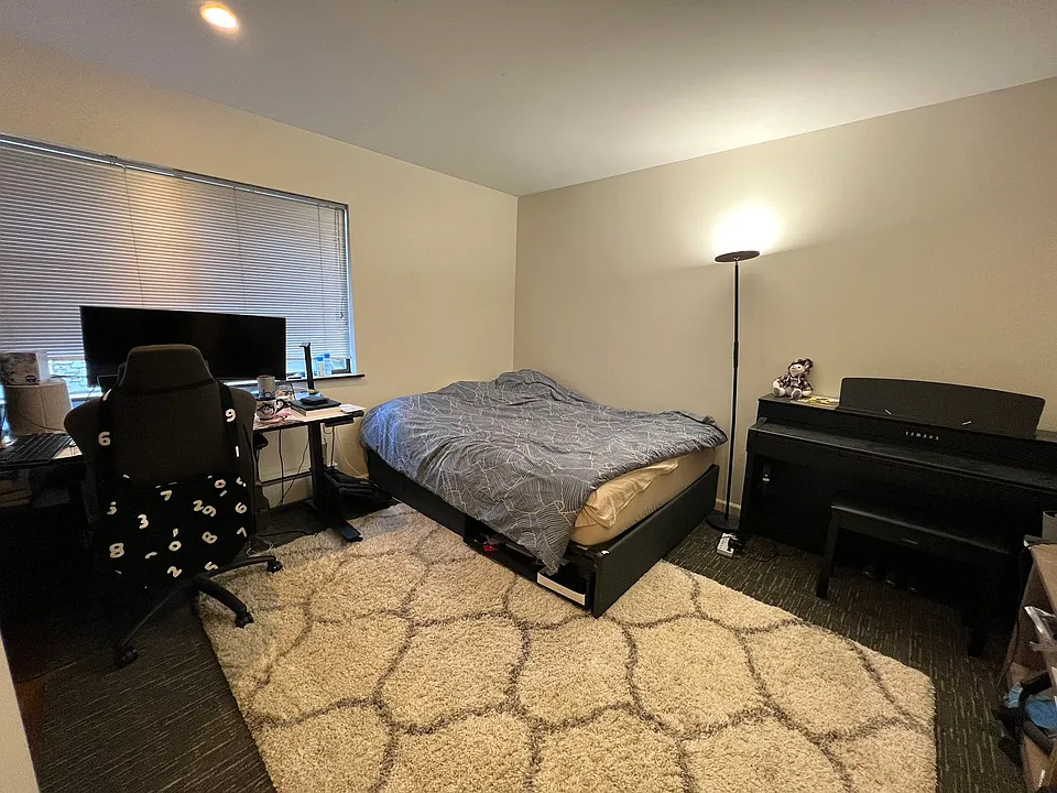 4 Lake Bellevue Dr #212