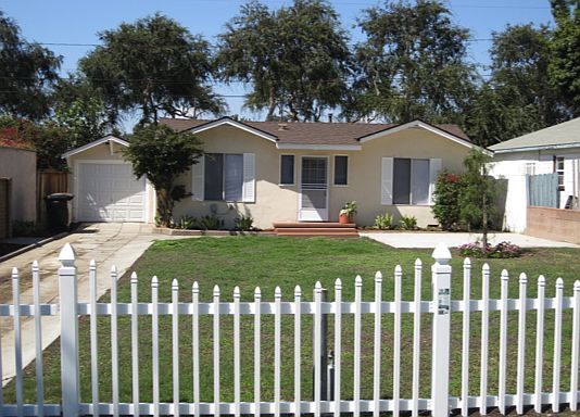 Front of house and yard
