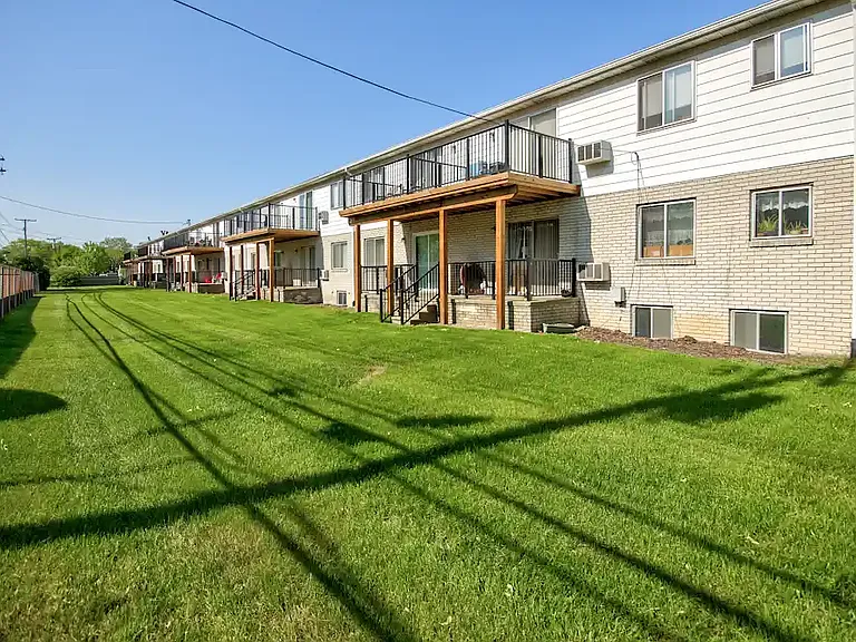Fairfield Arms Apartments — Photo 2