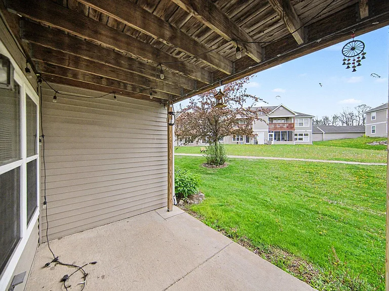 1305 Millbrook Trl — Photo 2
