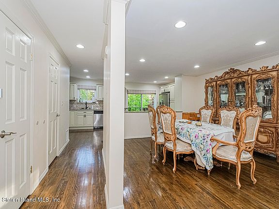 5th image of 46 Claradon Ln