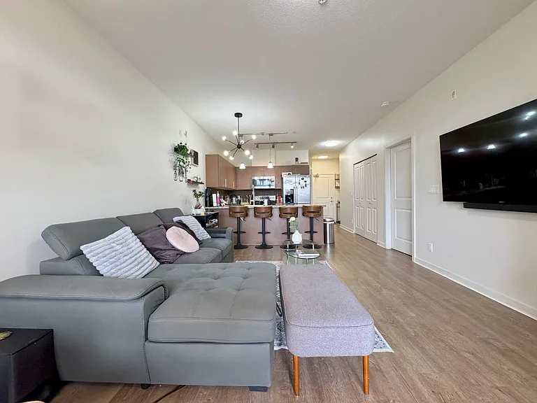 2239 Kingsway #326 — Photo 14