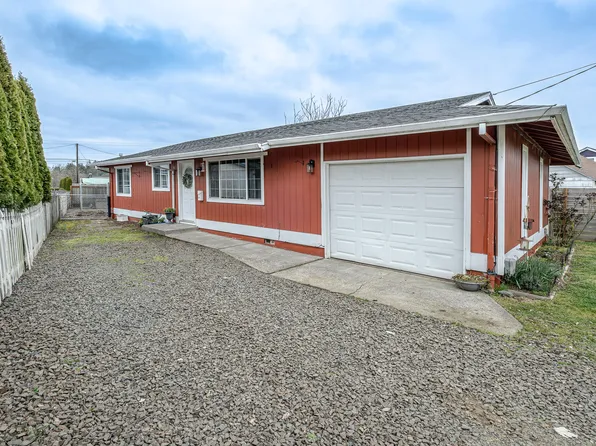 808 4th St, Tillamook, OR 97141