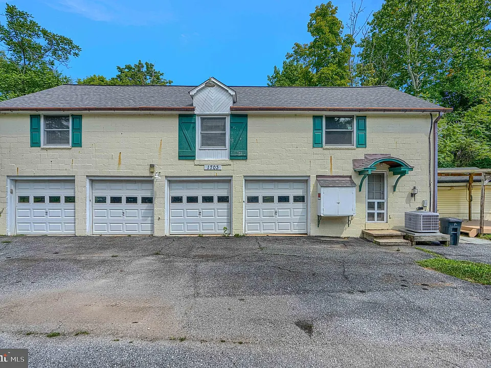 1703 Roland Ave